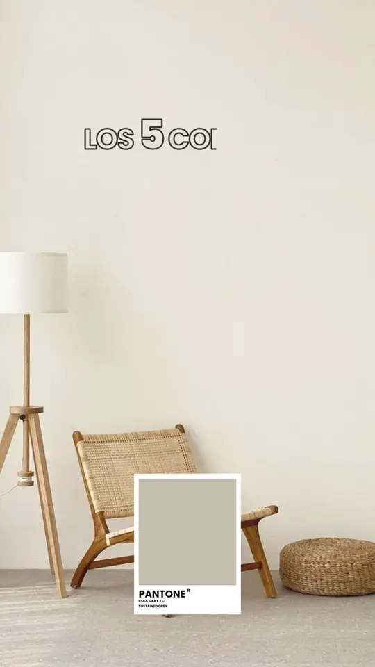 Living con sillón y muestra de color